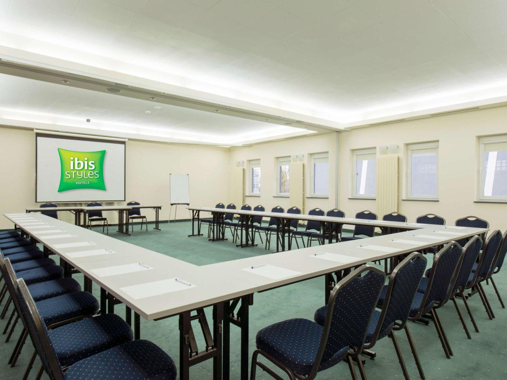 Ibis Styles Warszawa West Hotel Mory Buitenkant foto